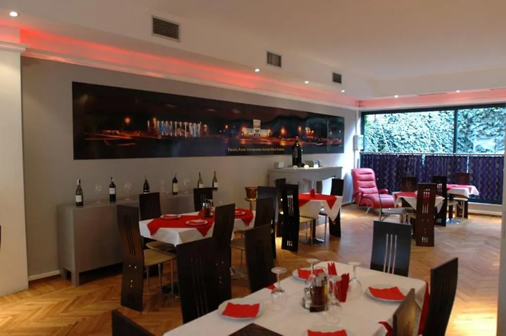Seven Hotel Tirana 3*,